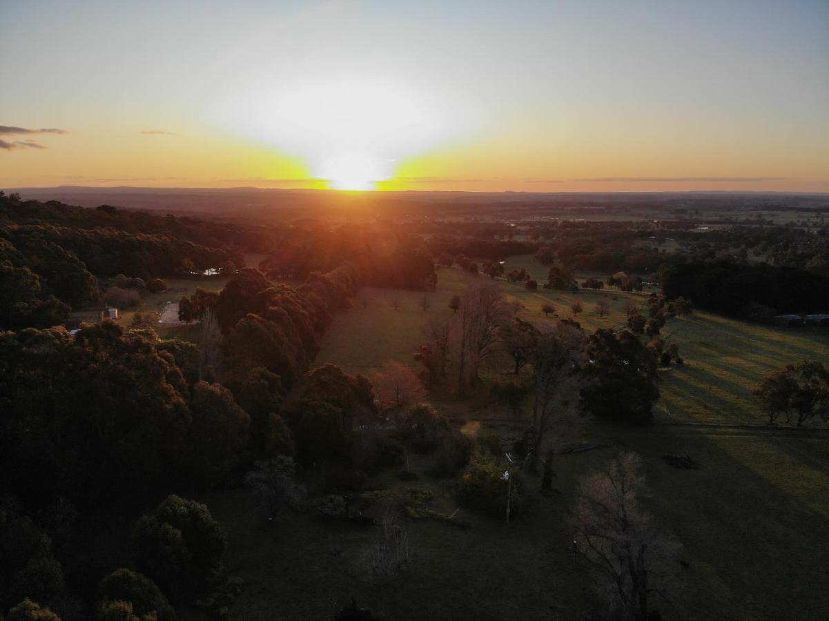 Hanging Rock Views Woodend Esterno foto